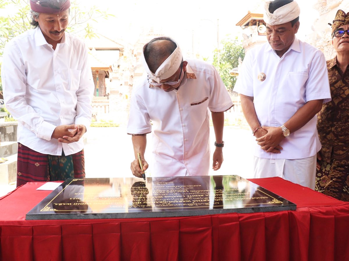 Lihadnyana Hadiri Metatah Massal dan Penandatanganan Prasasti STAHN Mpu Kuturan 