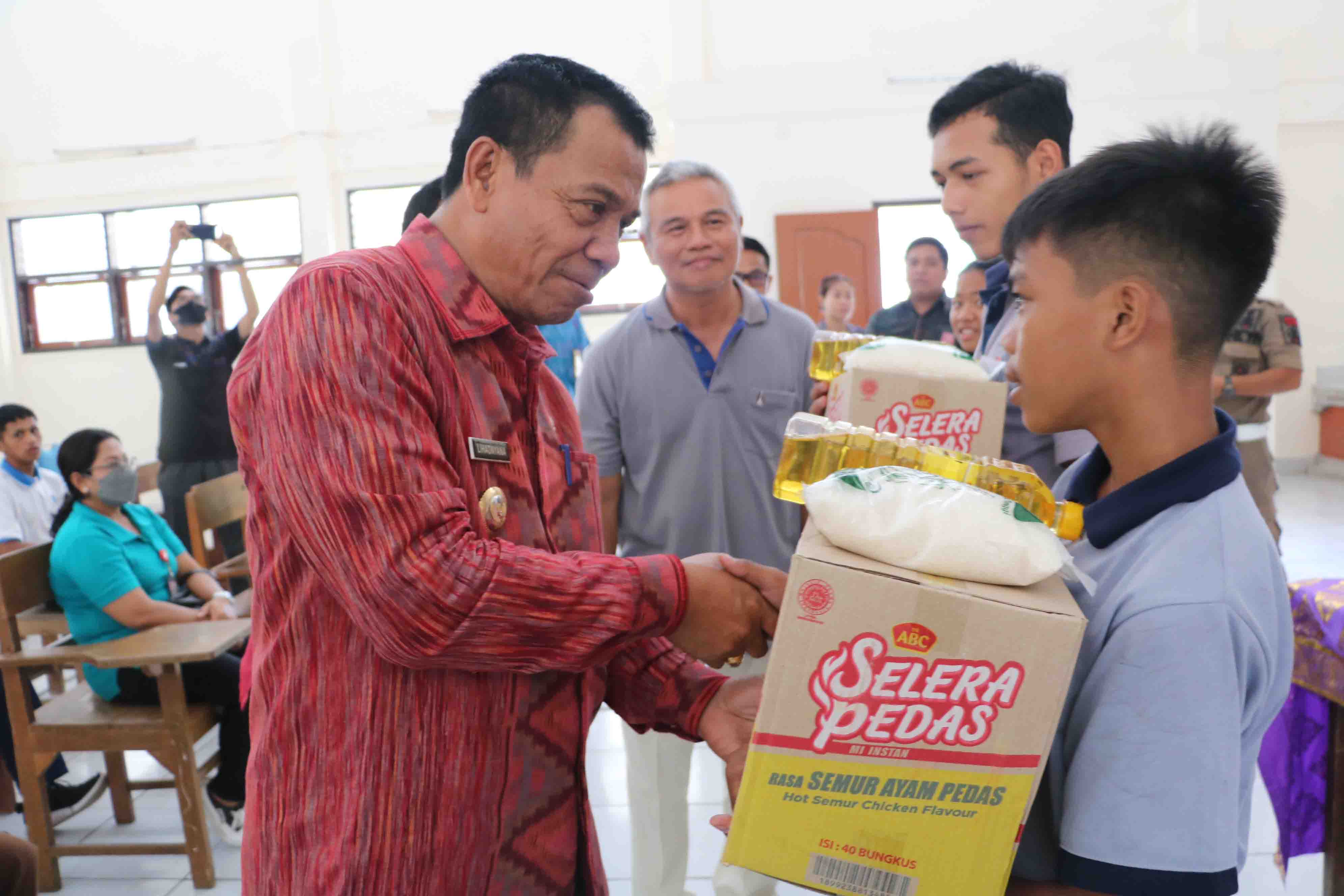 Lihadnyana Komitmen Fasilitasi Kebutuhan dari Yayasan Kemanusiaan di Buleleng