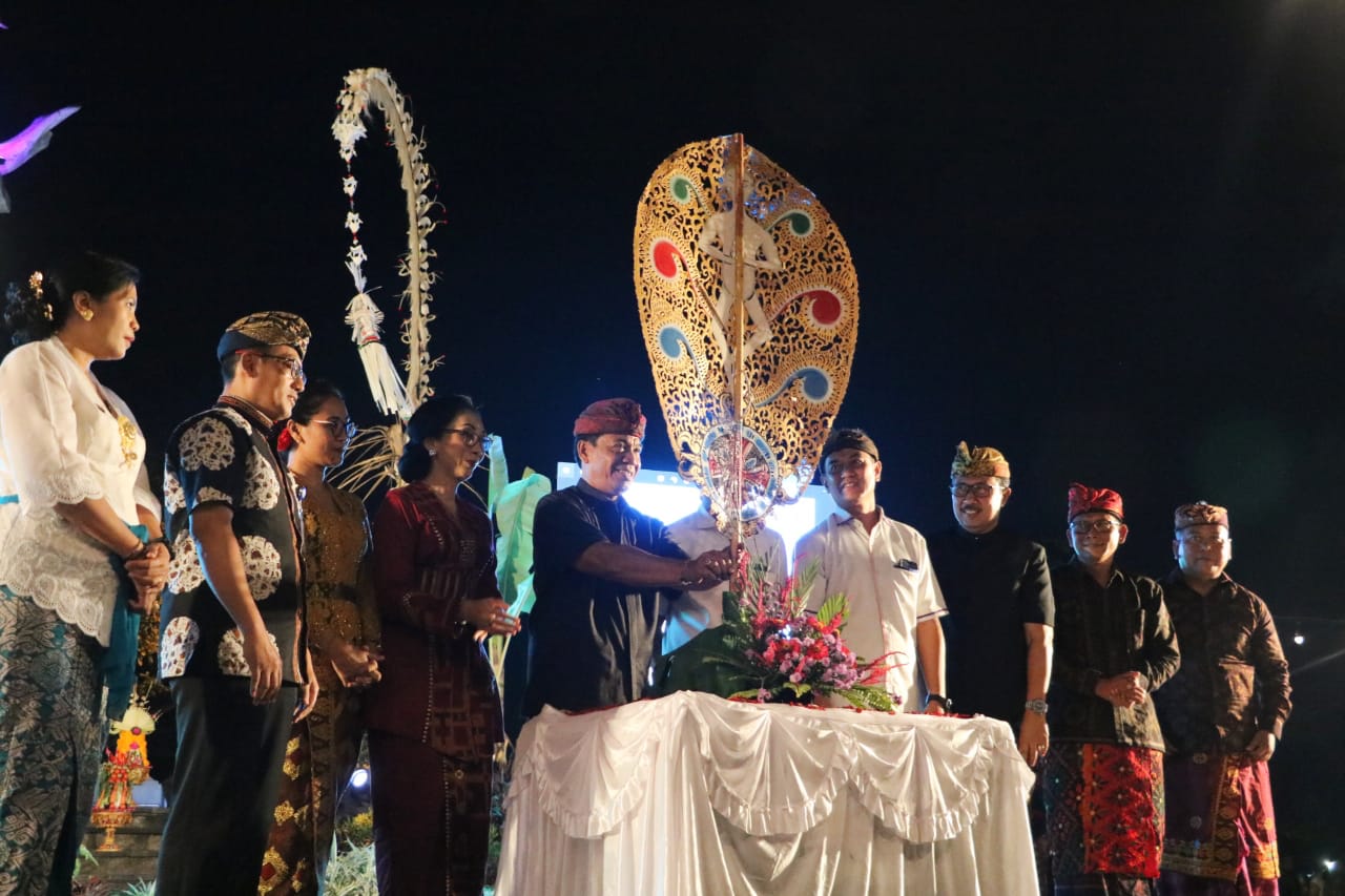 Lovina Festival IX Dipadati Wisman, Pj Bupati Buleleng Inginkan Kolaborasi Lanjutan Pariwisata dan UMKM