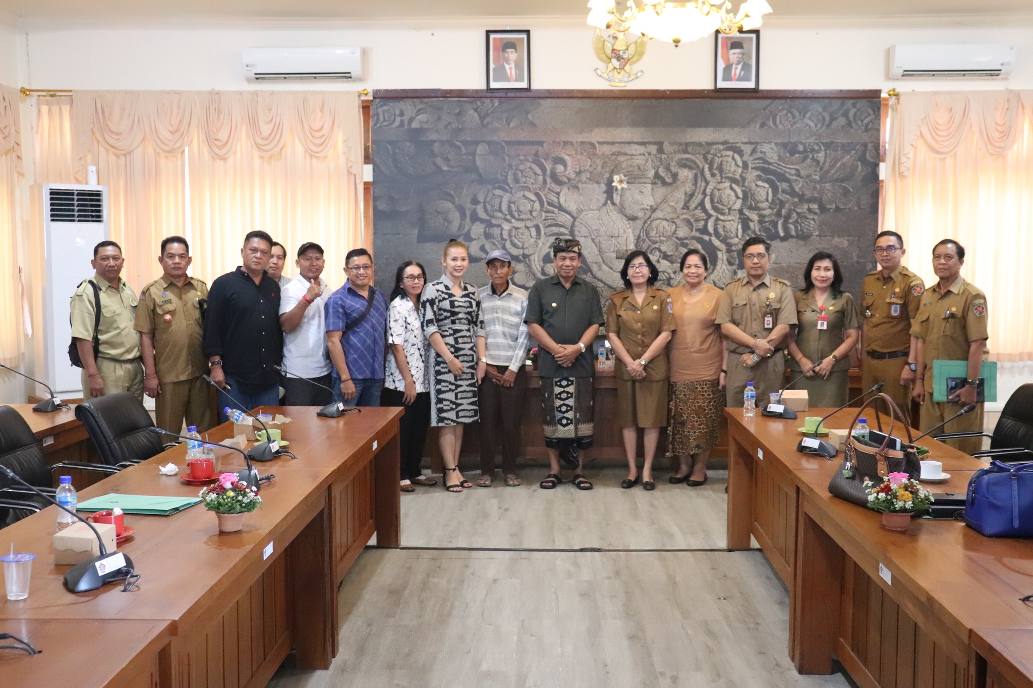 Penjabat Bupati Buleleng Ketut Lihadnyana Pimpin Rapat Bersama Pemilik Lahan Terkena Dampak TPA Bengkala