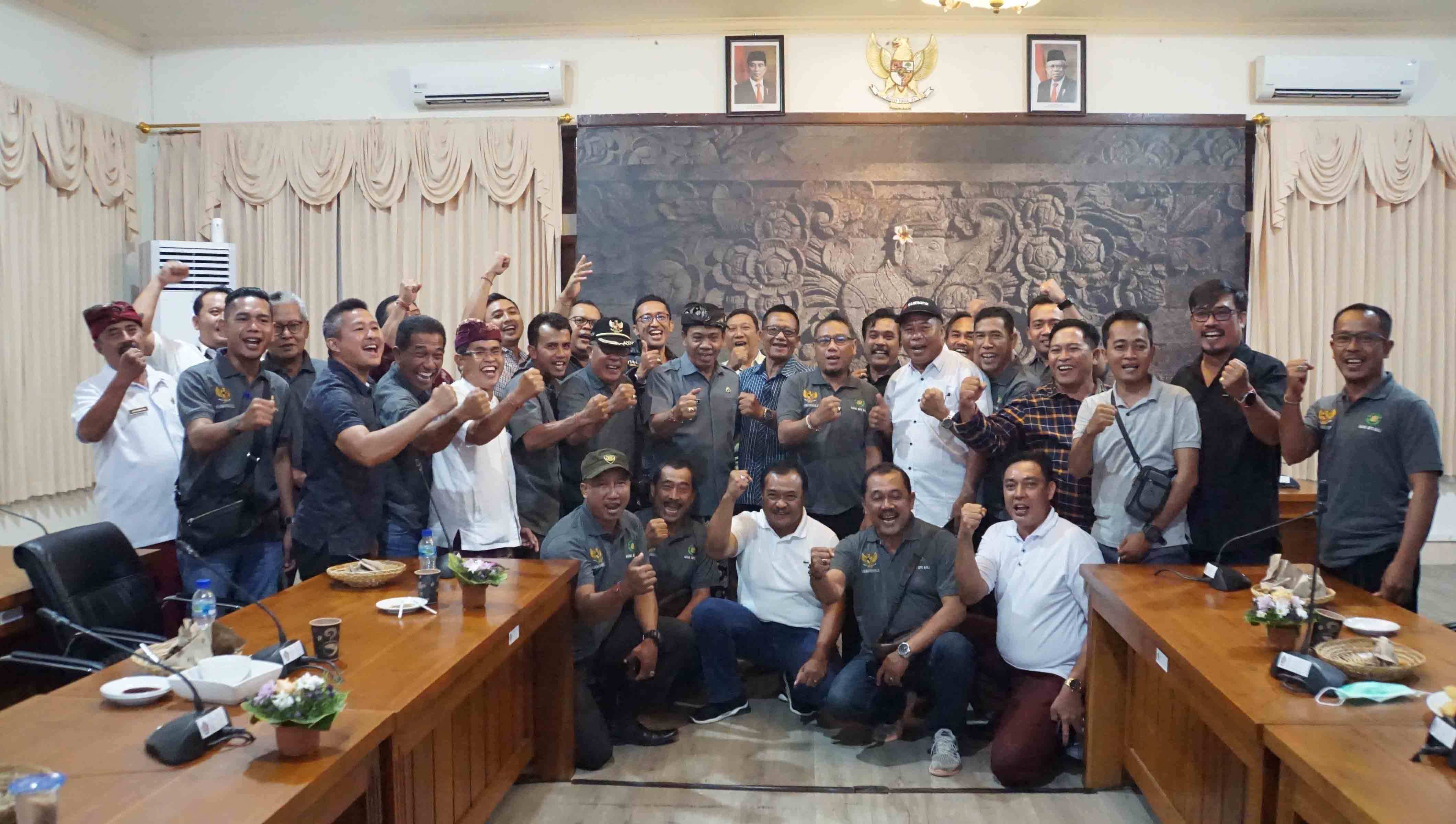 Penjabat Bupati Lihadnyana Kumpulkan Perbekel Bahas Optimalisasi PBB-P2