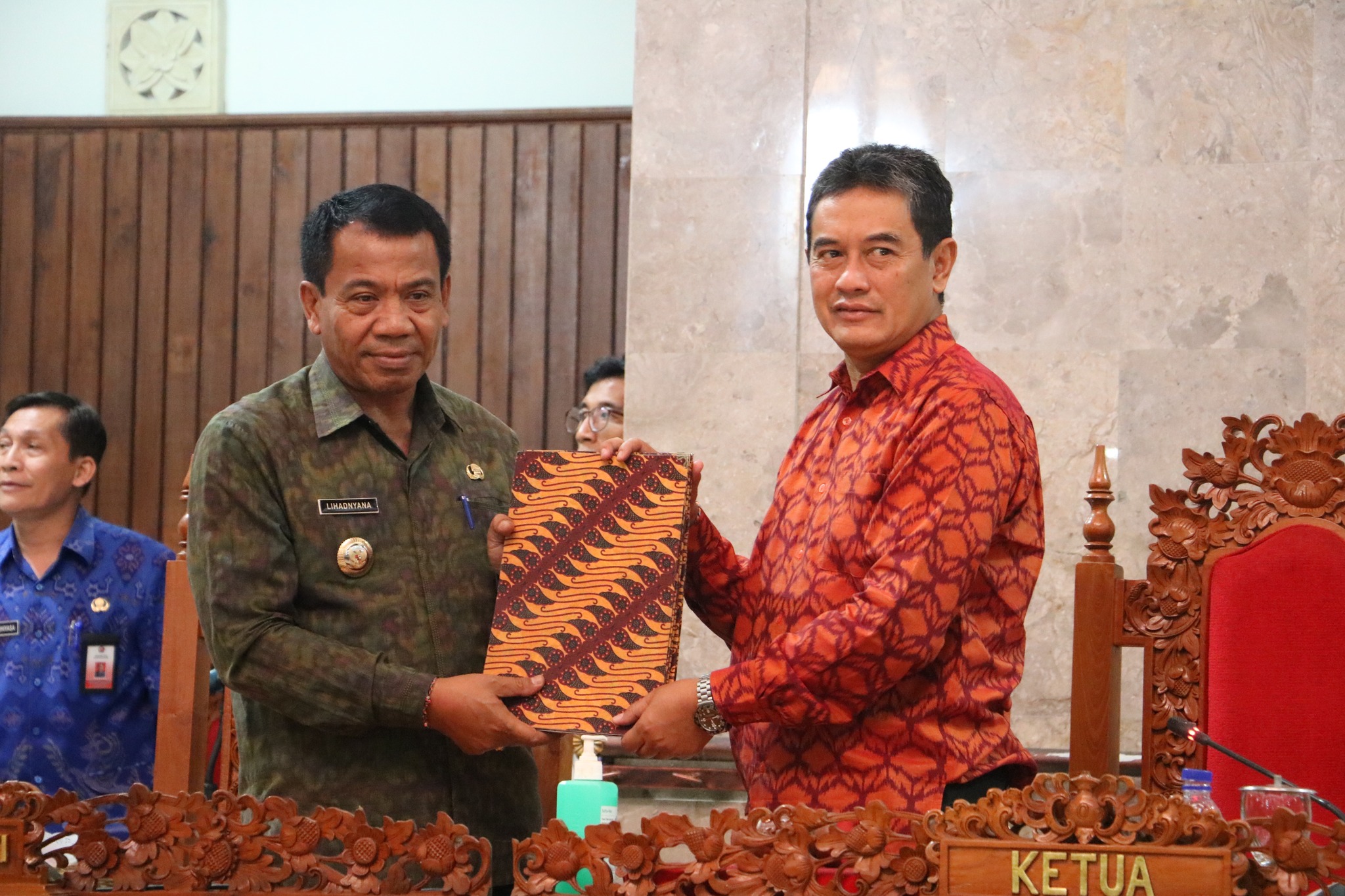 Penjabat (Pj) Bupati Buleleng hadiri Rapat Paripurna Penyampaian Pandangan Umum Fraksi-Fraksi DPRD Atas Ranperda Pertanggungjawaban Pelaksanaan APBD TA. 2022