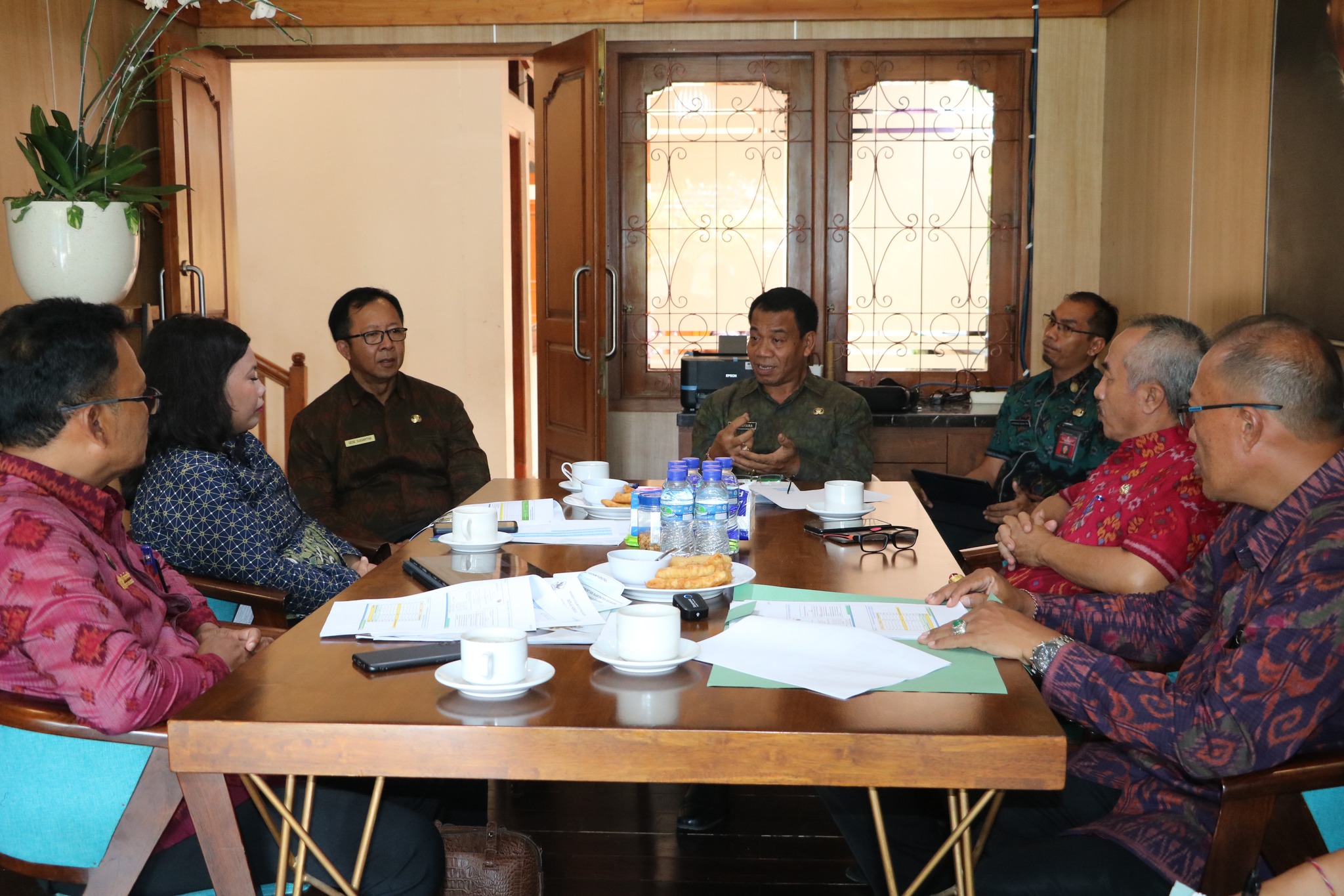 Penjabat (Pj) Bupati Buleleng Ketut Lihadnyana menerima audiensi dari BPJS Kesehatan Cabang Singaraja