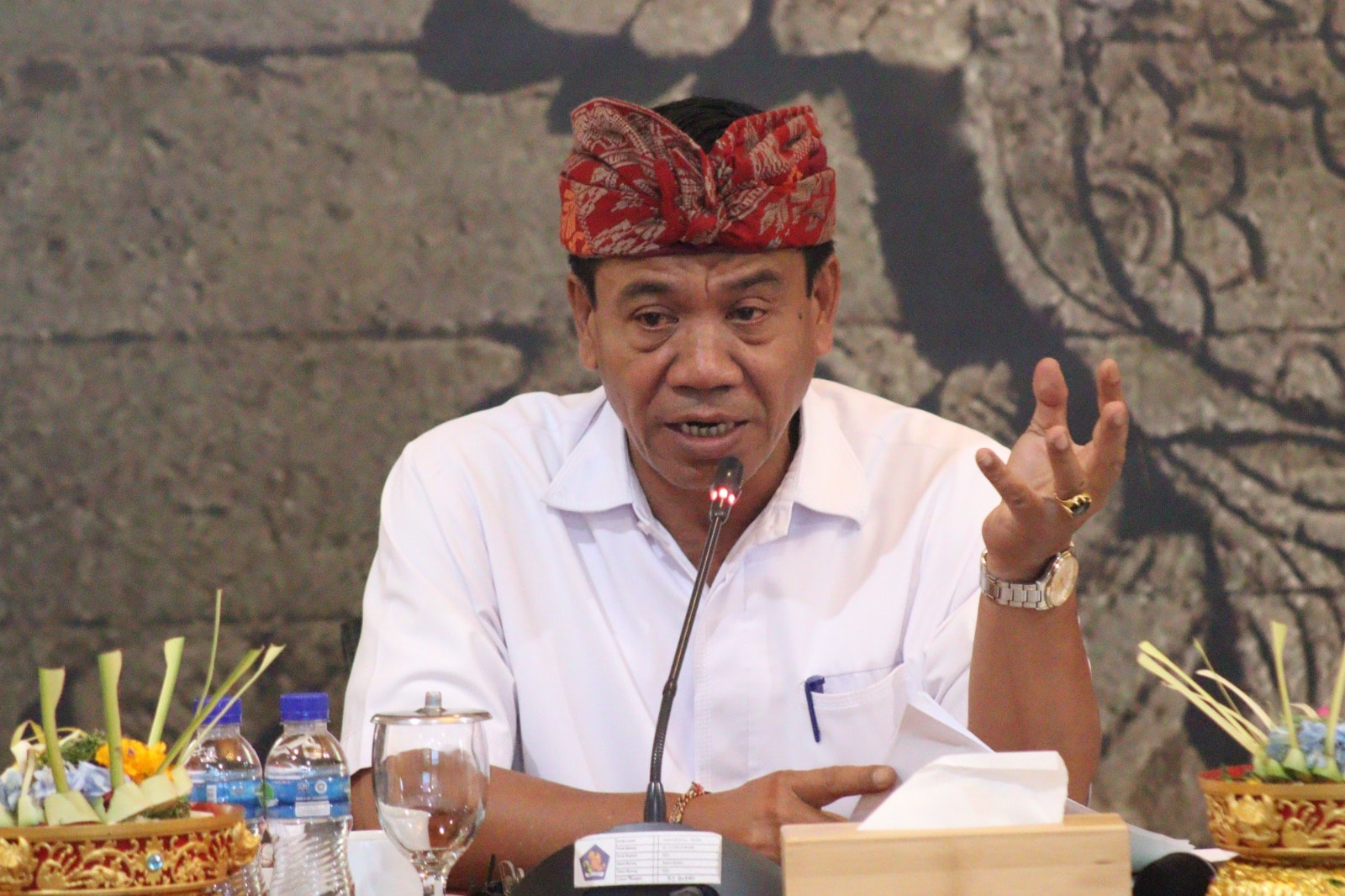 Penjabat (Pj) Bupati Buleleng Ketut Lihadnyana Pimpin Rapat Penyaluran CSR