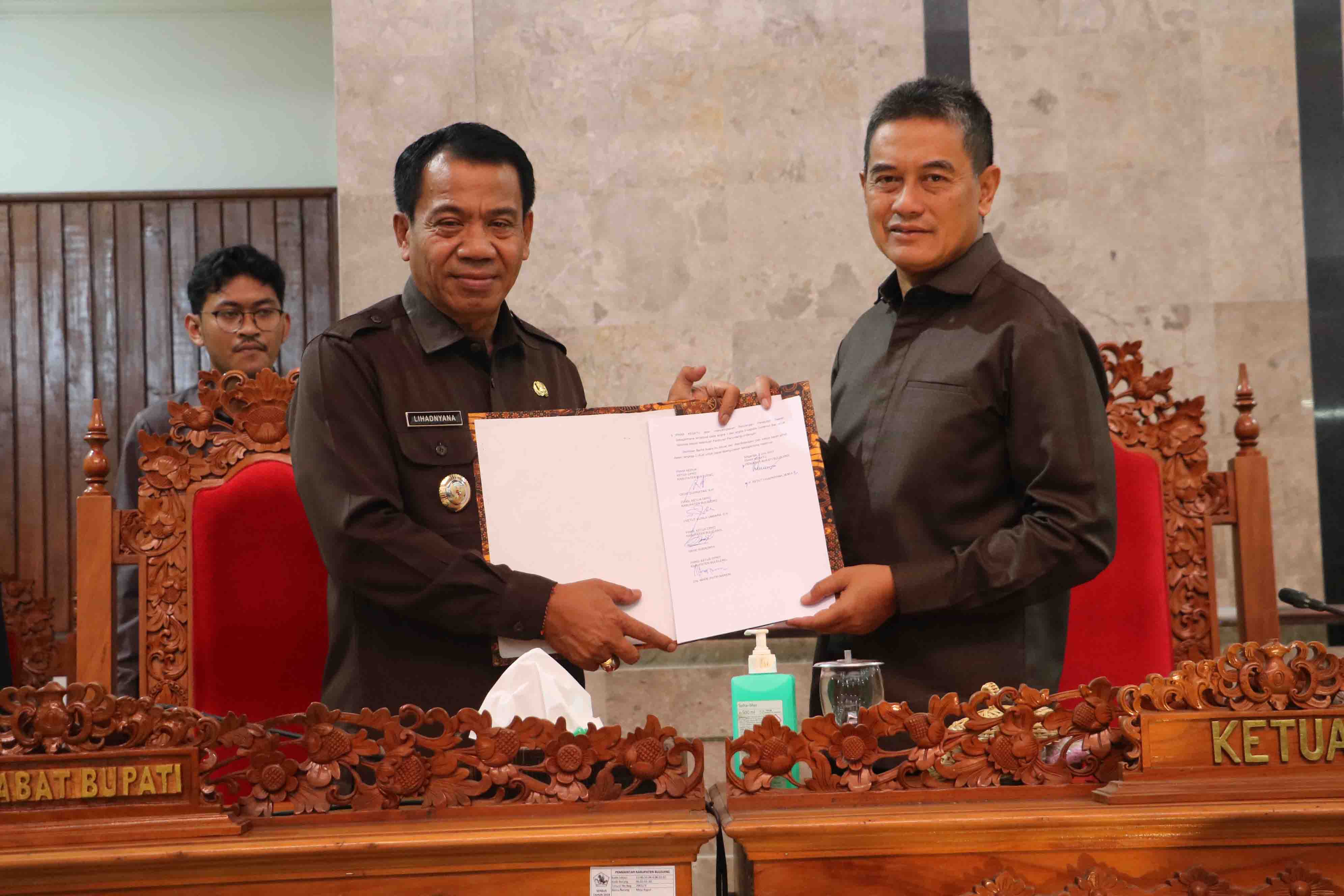 Tiga Ranperda Buleleng Disahkan Menjadi Perda